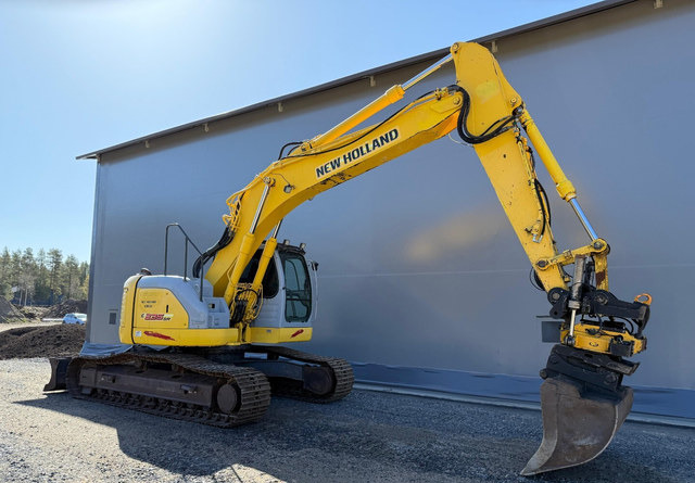 Crawler excavator New Holland E235SR: picture 11