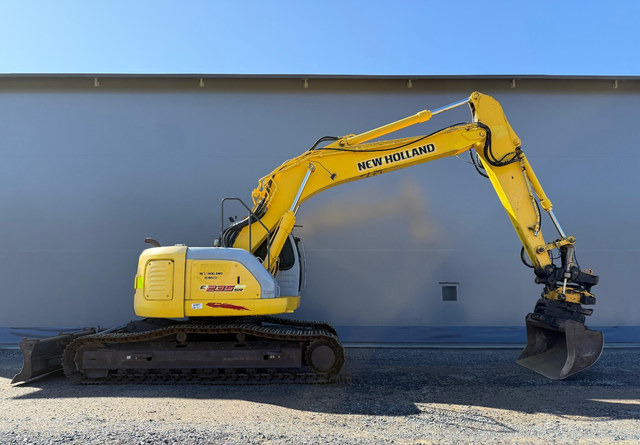 Crawler excavator New Holland E235SR: picture 10
