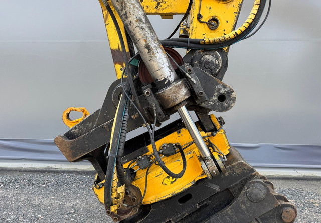 Crawler excavator New Holland E235SR: picture 16