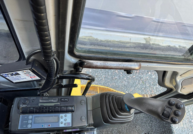Crawler excavator New Holland E235SR: picture 20
