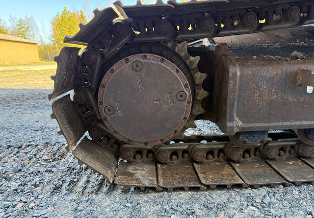 Crawler excavator New Holland E235SR: picture 15