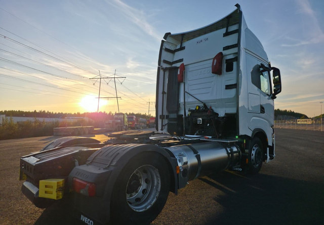 IvecoS-Way 460 4x2 LNG / LBG - Tractor unit: picture 4 IvecoS-Way 460 4x2 LNG / LBG - Tractor unit: picture 4