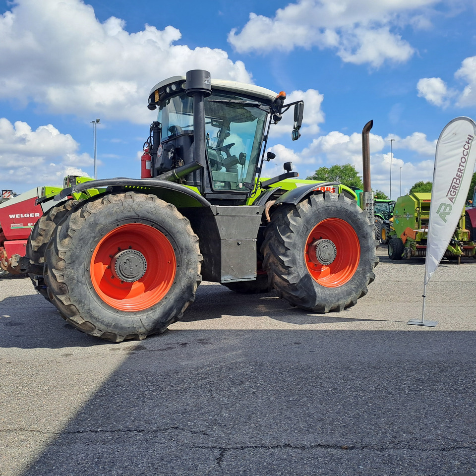 CLAAS XERION 3800 TRAC - Farm tractor: picture 2 CLAAS XERION 3800 TRAC - Farm tractor: picture 2