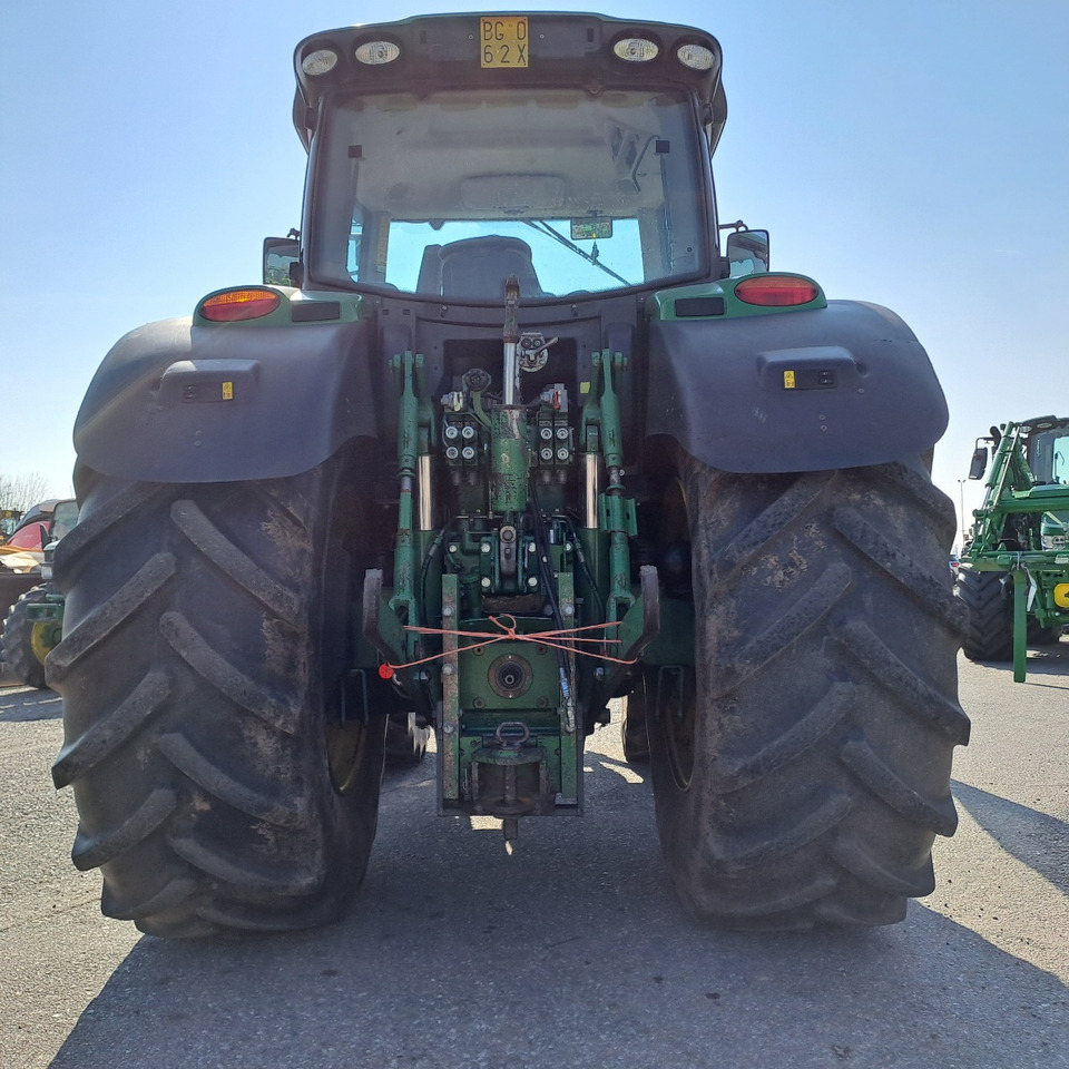 JOHN DEERE 6210R - Farm tractor: picture 4 JOHN DEERE 6210R - Farm tractor: picture 4