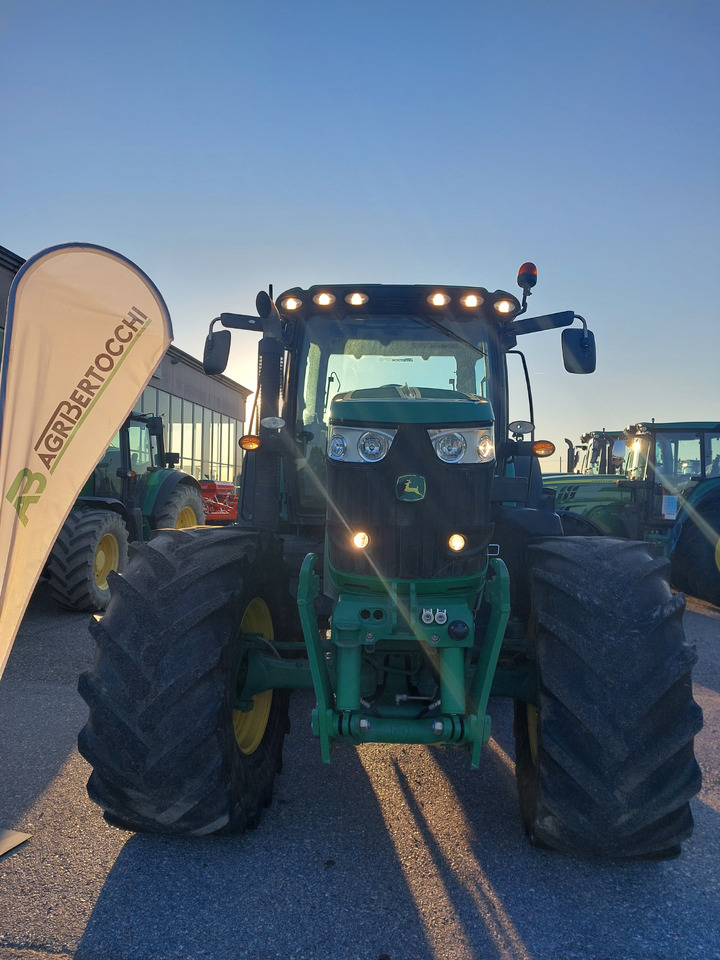 JOHN DEEREE 6210R - Farm tractor: picture 1 JOHN DEEREE 6210R - Farm tractor: picture 1