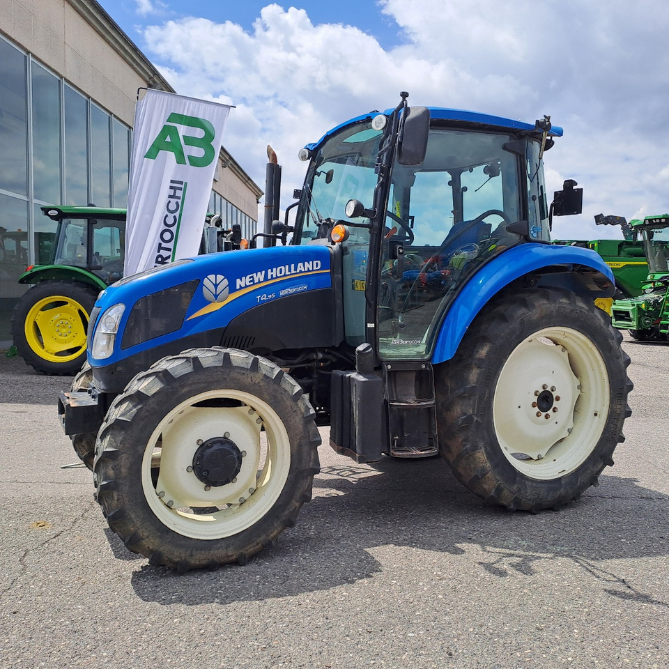 NEW HOLLAND T4.95 - Farm tractor: picture 1 NEW HOLLAND T4.95 - Farm tractor: picture 1