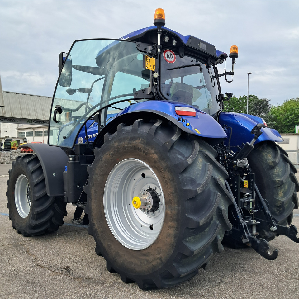 NEW HOLLAND T7 270 - Farm tractor: picture 2 NEW HOLLAND T7 270 - Farm tractor: picture 2