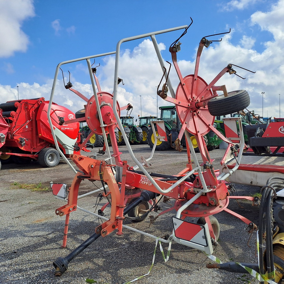 VOLTAFIENO LELY STABILO 600 - Tedder/ Rake: picture 1 VOLTAFIENO LELY STABILO 600 - Tedder/ Rake: picture 1