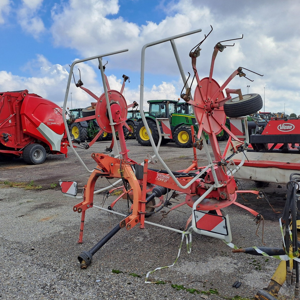 VOLTAFIENO LELY STABILO 600 - Tedder/ Rake: picture 4 VOLTAFIENO LELY STABILO 600 - Tedder/ Rake: picture 4