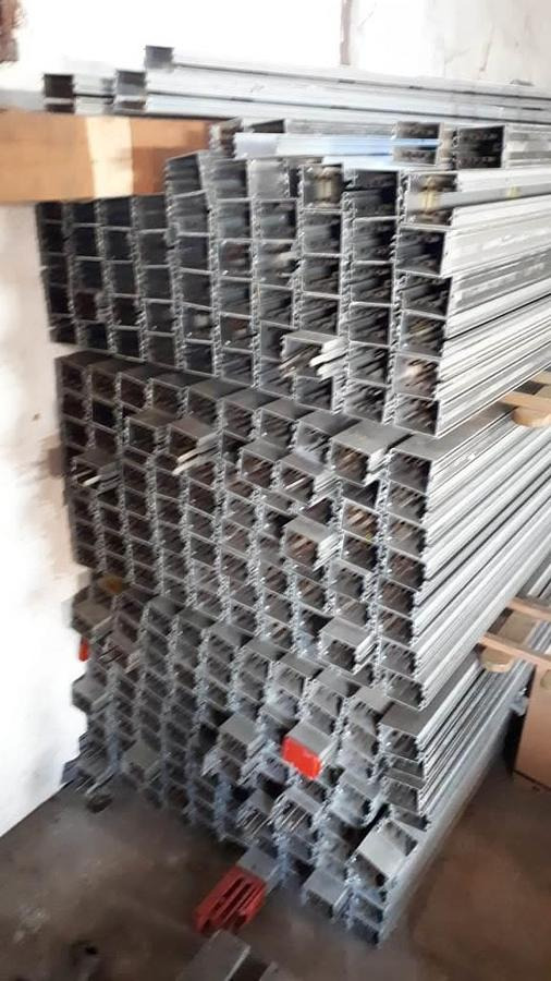 Sicherheits-Schleifleitungen Fabrikat DEMAG, Typ DKK 4 10 AL, zur Stromversorgung eines Hallenlaufkranes im Alu-Gehäuse - Warehouse equipment: picture 2 Sicherheits-Schleifleitungen Fabrikat DEMAG, Typ DKK 4 10 AL, zur Stromversorgung eines Hallenlaufkranes im Alu-Gehäuse - Warehouse equipment: picture 2