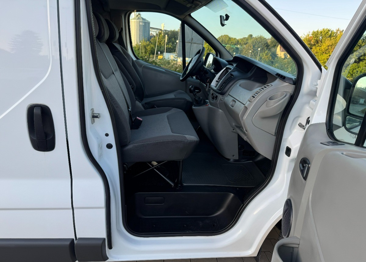 Panel van Renault Trafic 2.0 DCI 115KM LONG 2012 Rok Klimatyzacja Nawigacja BEZWYPADKOWY: picture 6