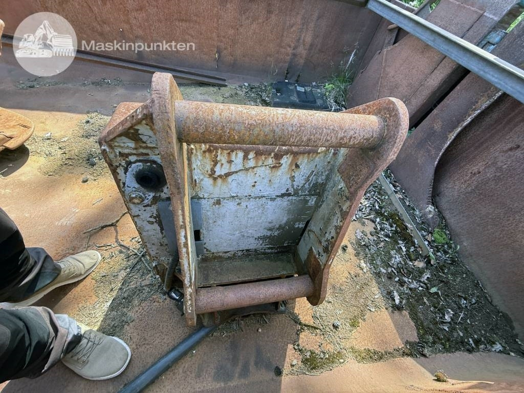 Grabjohn GJ 15 - Bucket for Construction machinery: picture 4 Grabjohn GJ 15 - Bucket for Construction machinery: picture 4