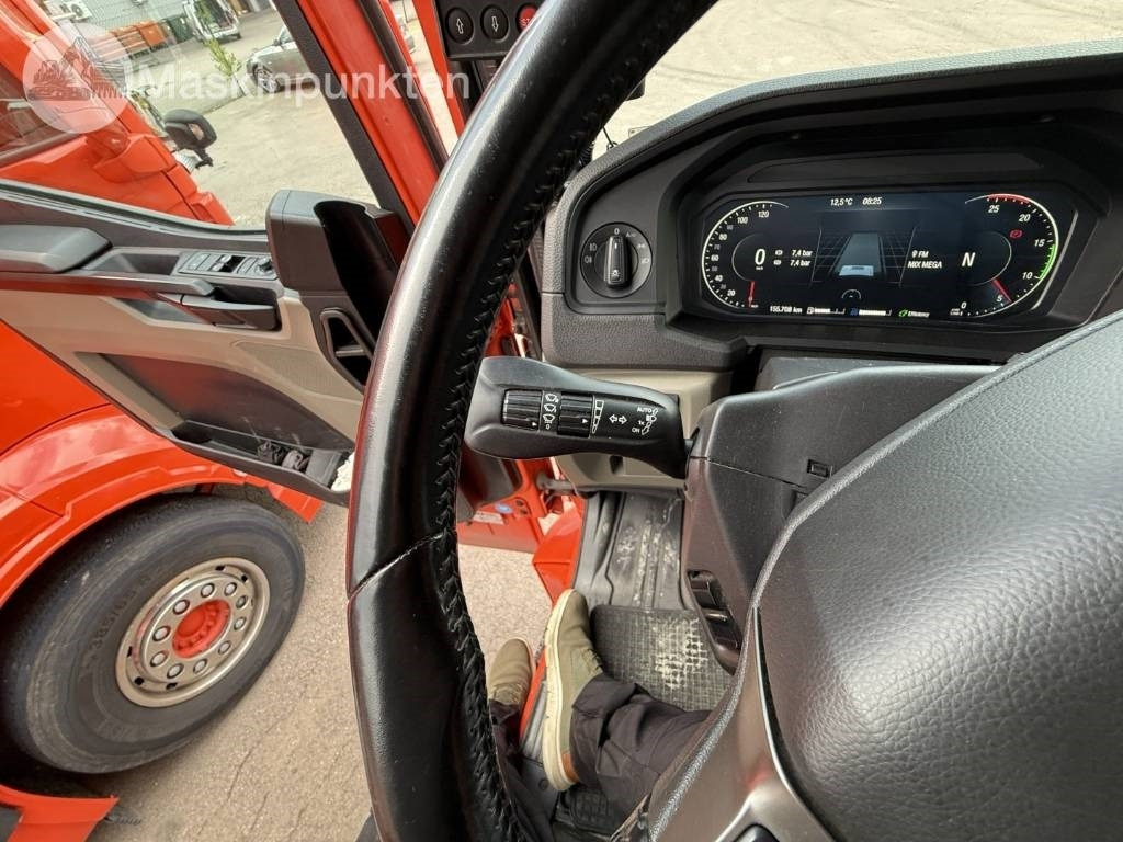 Skip loader truck MAN TGS 26.360: picture 18