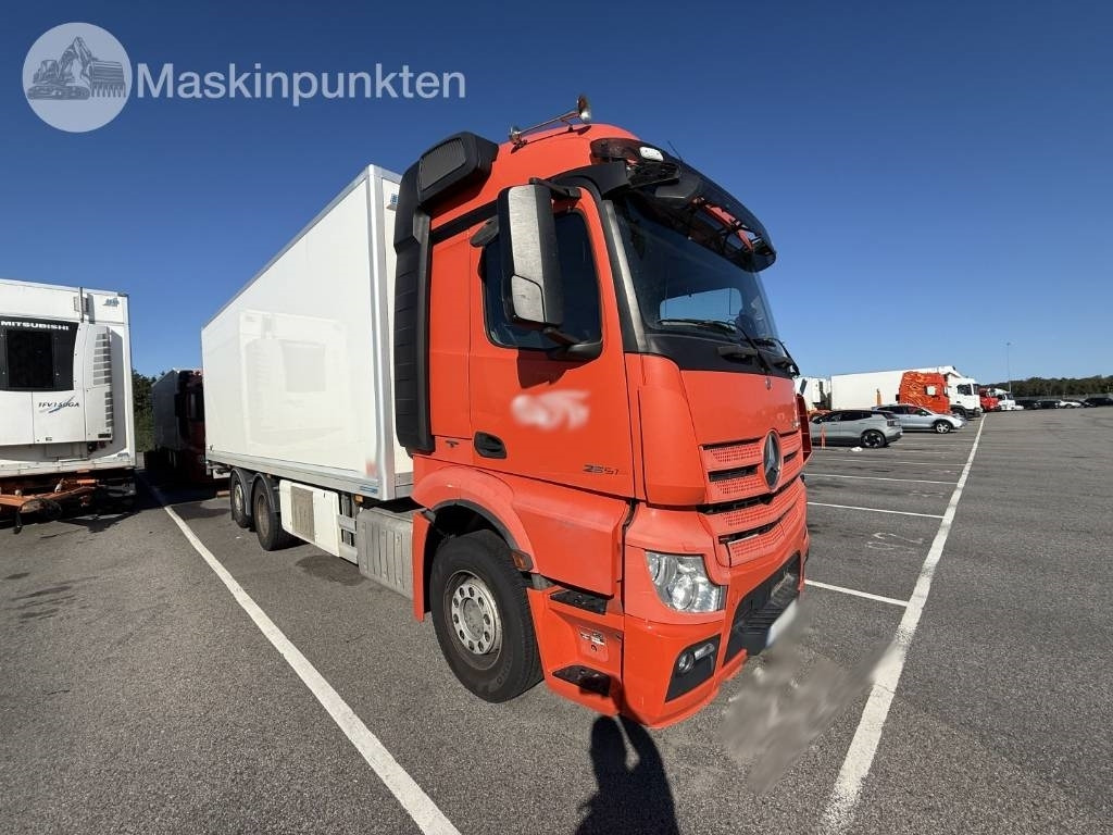 Mercedes-Benz Actros 2551 - Refrigerator truck: picture 3 Mercedes-Benz Actros 2551 - Refrigerator truck: picture 3