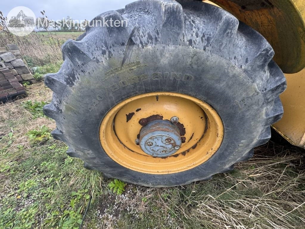 New Holland LB 115 leasing New Holland LB 115: picture 7 New Holland LB 115 leasing New Holland LB 115: picture 7