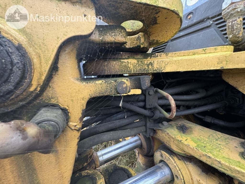 New Holland LB 115 leasing New Holland LB 115: picture 39 New Holland LB 115 leasing New Holland LB 115: picture 39