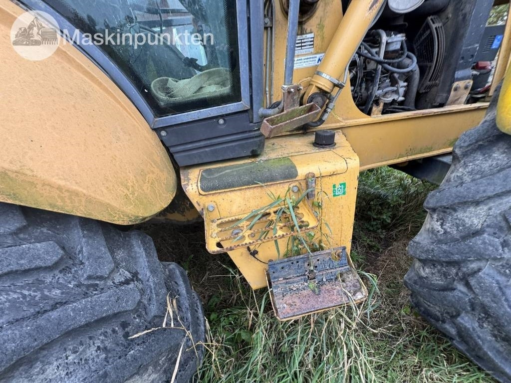 New Holland LB 115 leasing New Holland LB 115: picture 46 New Holland LB 115 leasing New Holland LB 115: picture 46