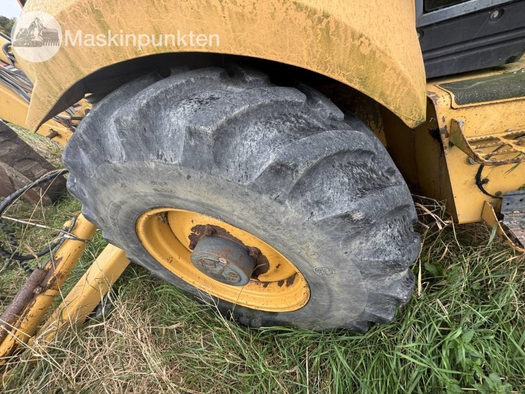 New Holland LB 115 leasing New Holland LB 115: picture 45 New Holland LB 115 leasing New Holland LB 115: picture 45