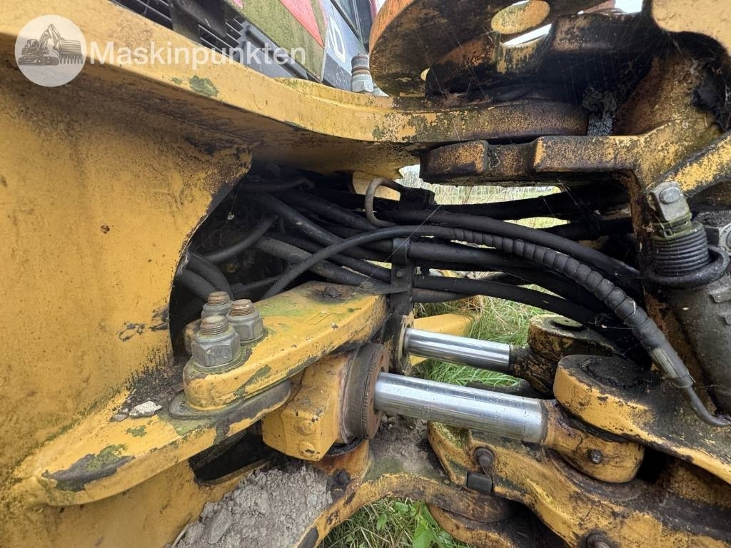 New Holland LB 115 leasing New Holland LB 115: picture 15 New Holland LB 115 leasing New Holland LB 115: picture 15