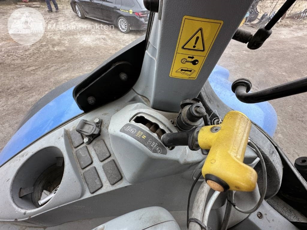 Farm tractor New Holland T 7.185: picture 30