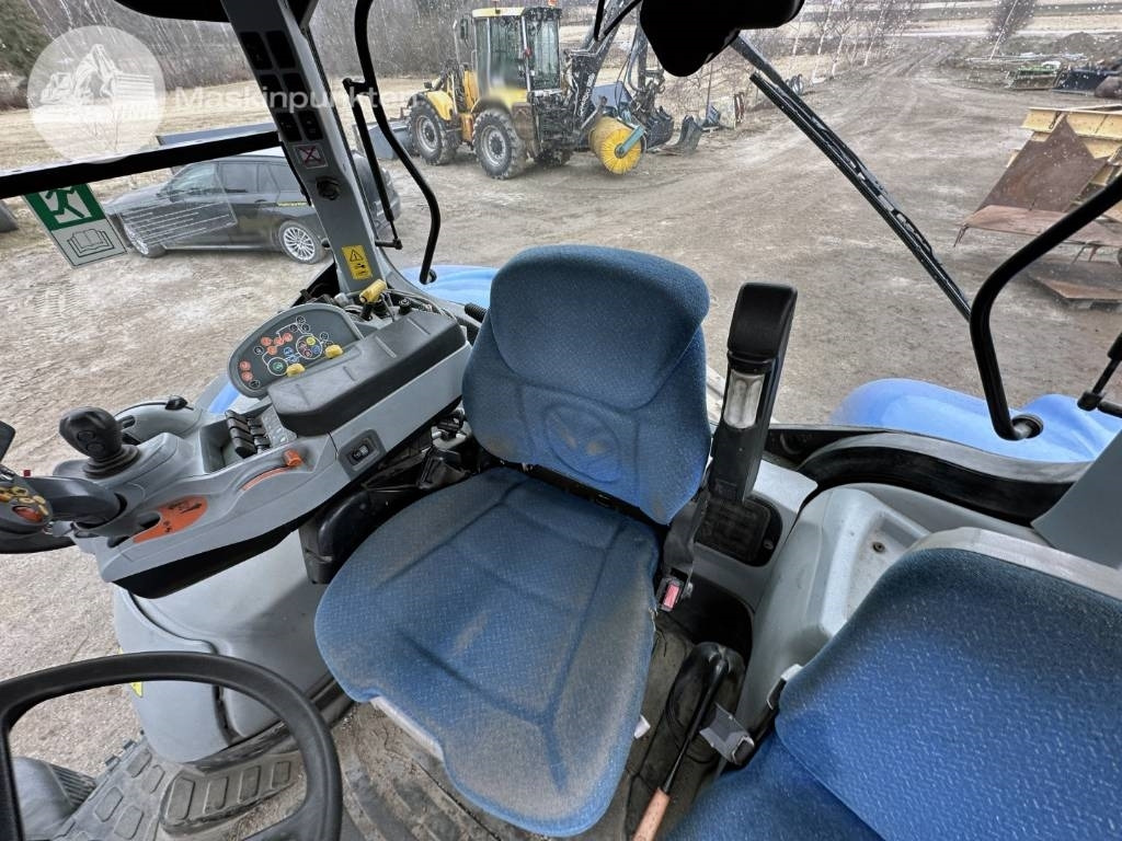 Farm tractor New Holland T 7.185: picture 14