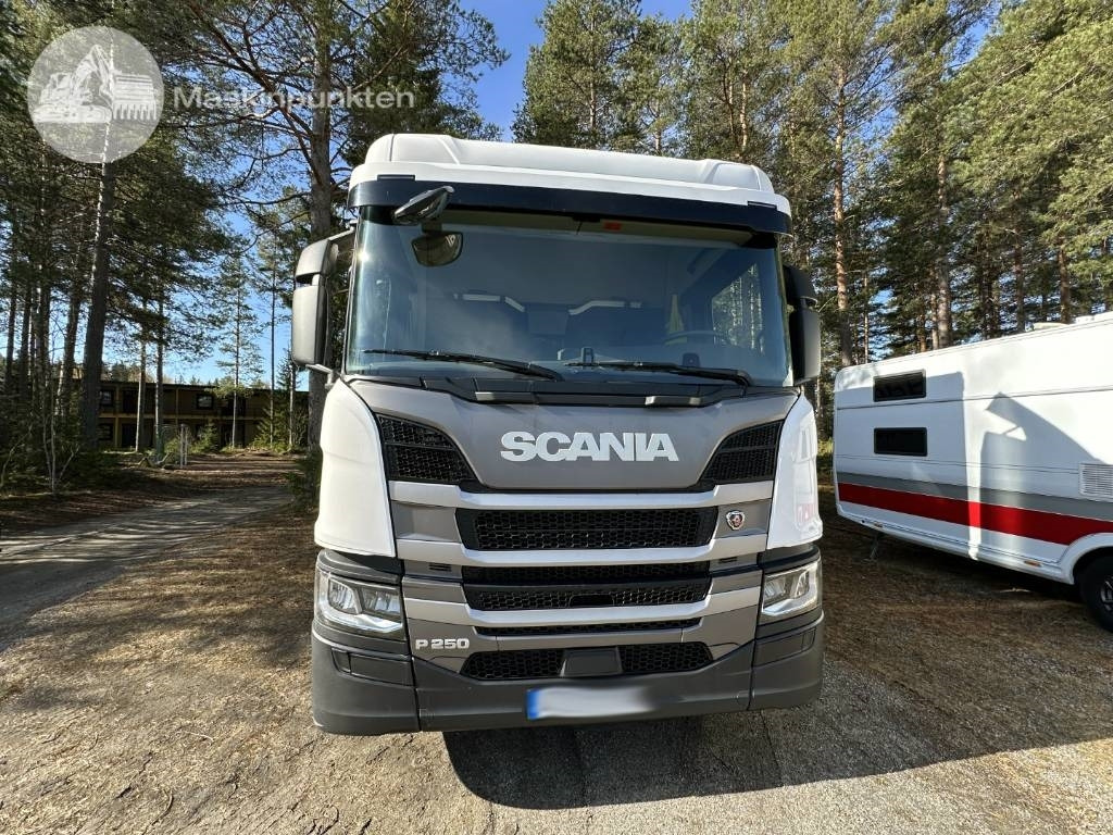 Scania P 250 - Box truck: picture 2 Scania P 250 - Box truck: picture 2