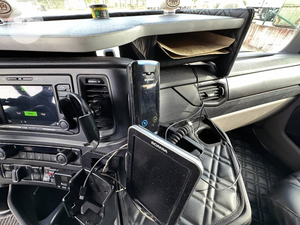 Box truck Scania R 450: picture 25