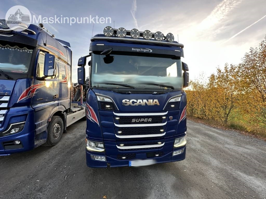 Scania R 580 timmerbil med kran - Log truck: picture 2 Scania R 580 timmerbil med kran - Log truck: picture 2