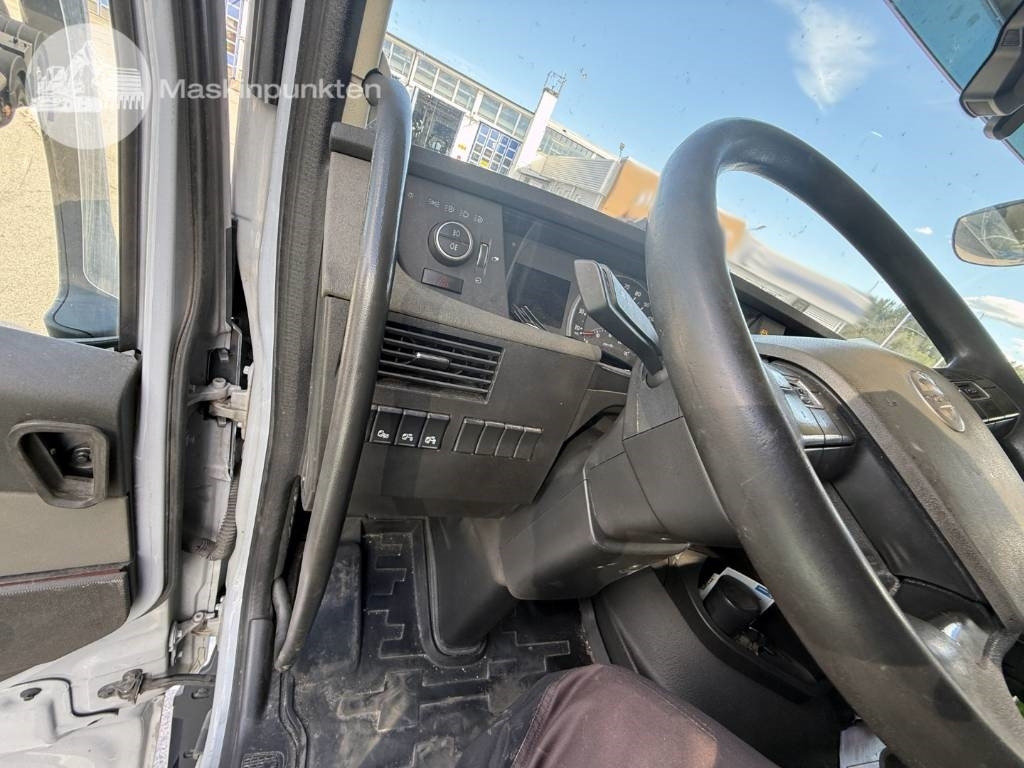 Tractor unit Volvo FH 540: picture 33
