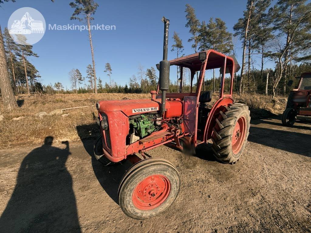Farm tractor Volvo BM 320: picture 1