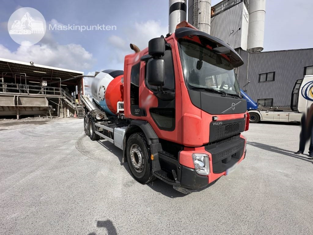 Volvo FE 320  - Concrete mixer truck: picture 5 Volvo FE 320  - Concrete mixer truck: picture 5