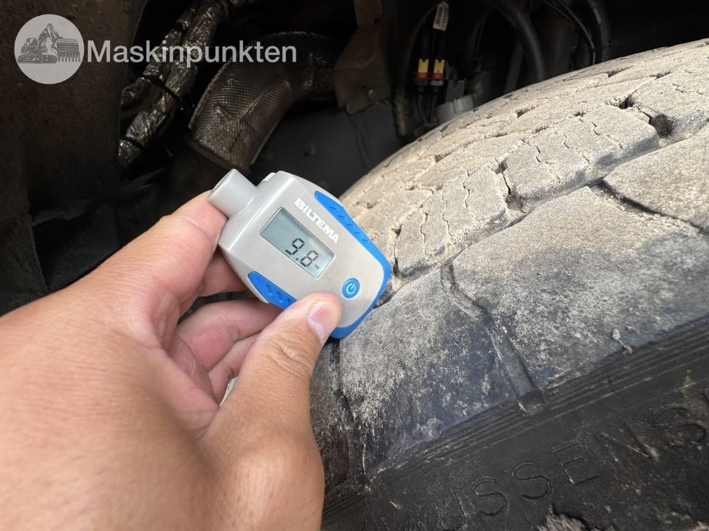 Log truck Volvo FH 16 550: picture 40 Log truck Volvo FH 16 550: picture 40