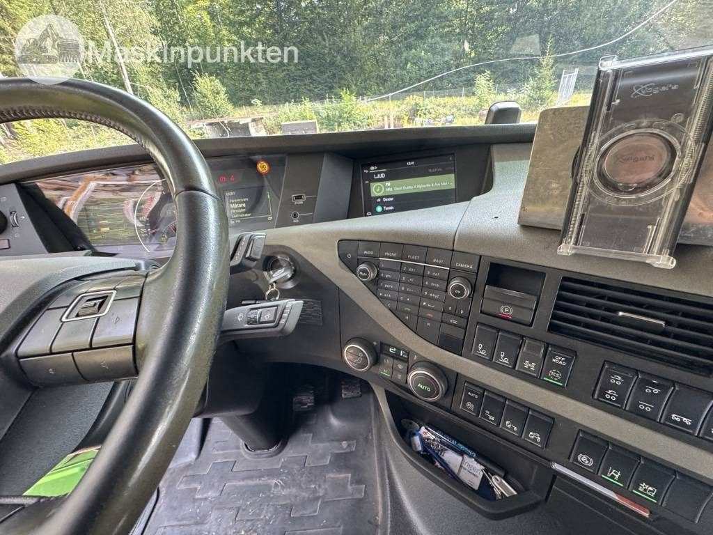 Log truck Volvo FH 16 550: picture 12 Log truck Volvo FH 16 550: picture 12