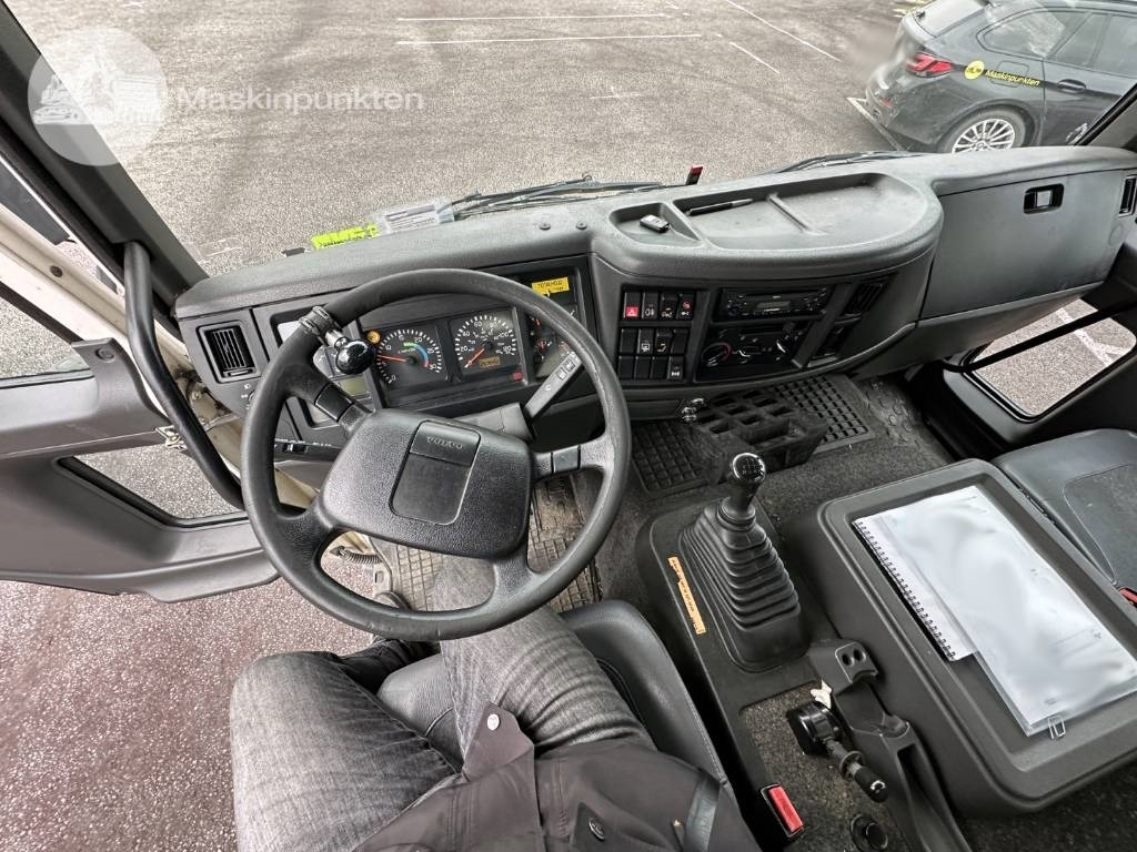 Box truck Volvo FL 612: picture 15
