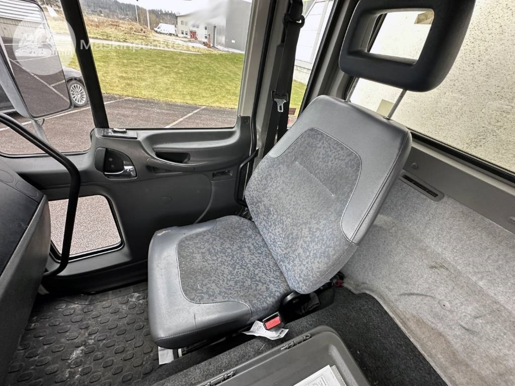 Box truck Volvo FL 612: picture 16