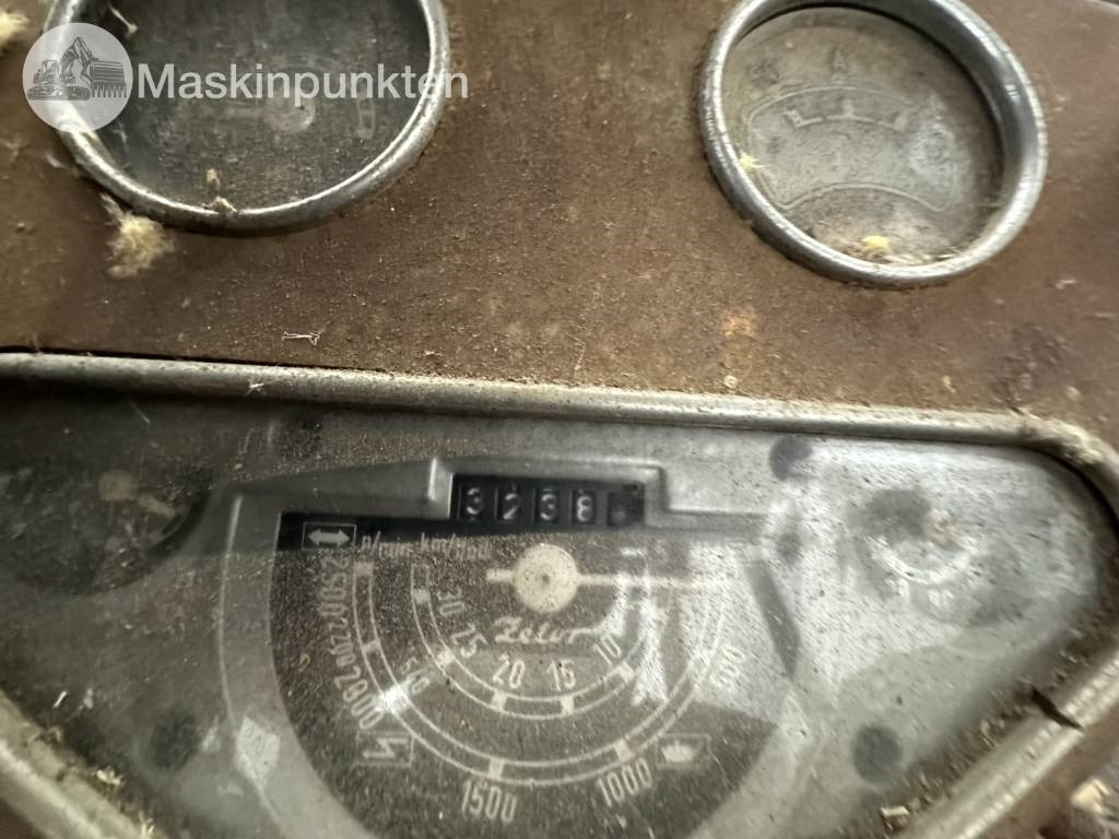 Farm tractor Zetor 6718: picture 16