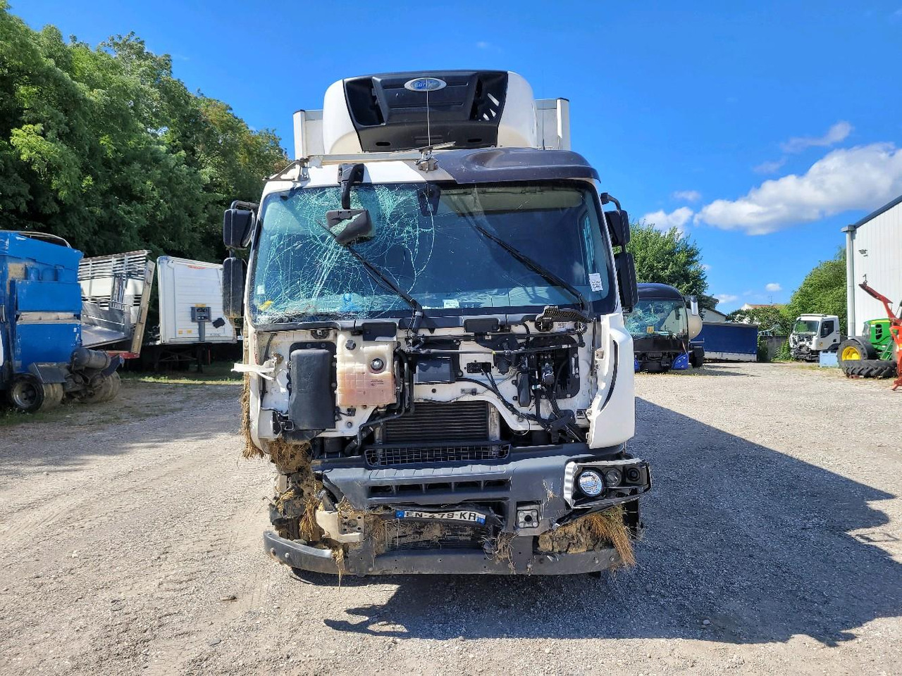 RENAULT D WIDE - Refrigerator truck: picture 2 RENAULT D WIDE - Refrigerator truck: picture 2