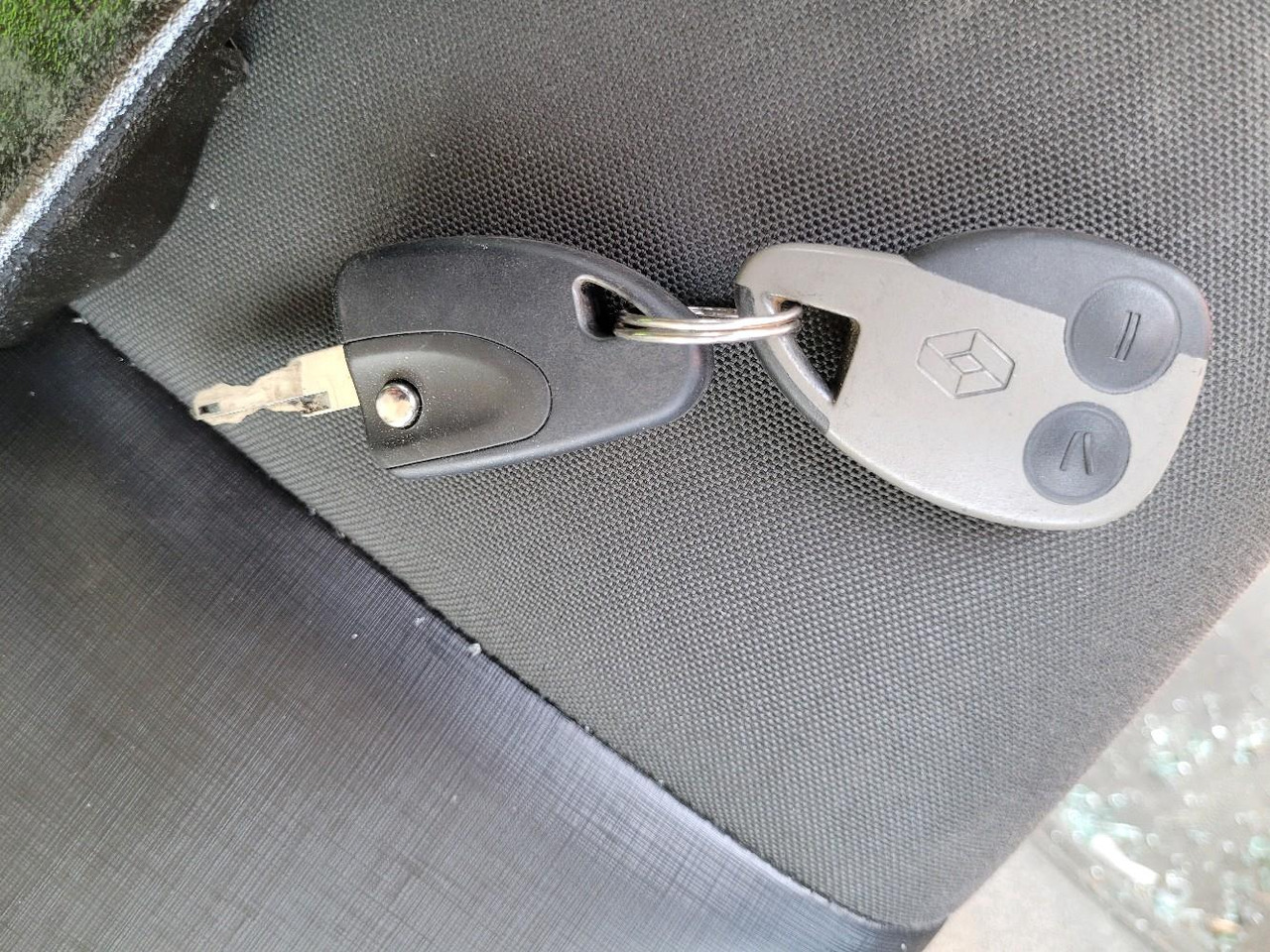 Box truck RENAULT D19 WIDE: picture 17 Box truck RENAULT D19 WIDE: picture 17