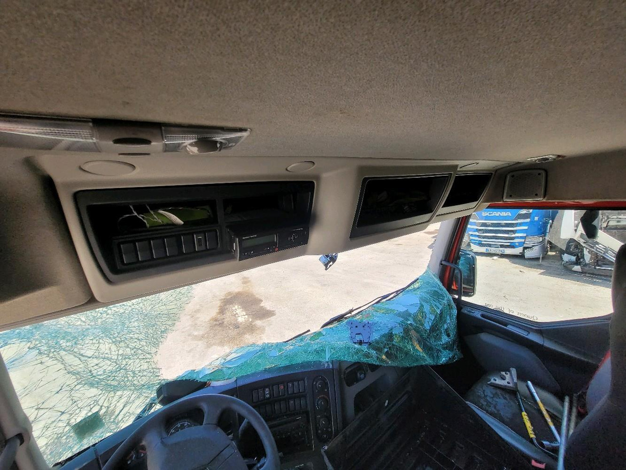 Box truck RENAULT D19 WIDE: picture 11 Box truck RENAULT D19 WIDE: picture 11