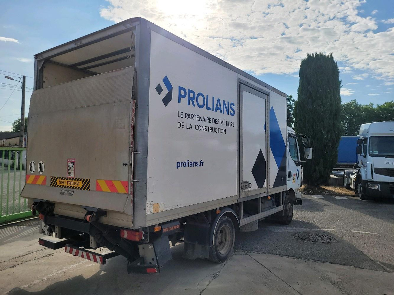 RENAULT MIDLUM 180 DXL - Box truck: picture 4 RENAULT MIDLUM 180 DXL - Box truck: picture 4