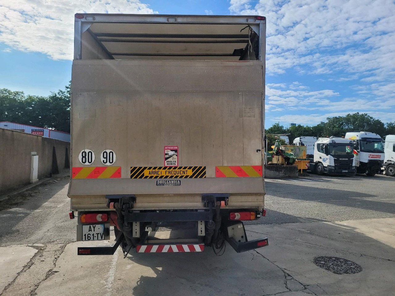 RENAULT MIDLUM 180 DXL - Box truck: picture 5 RENAULT MIDLUM 180 DXL - Box truck: picture 5