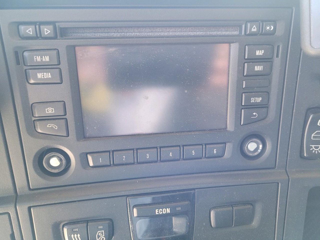 Tractor unit SCANIA R410: picture 13