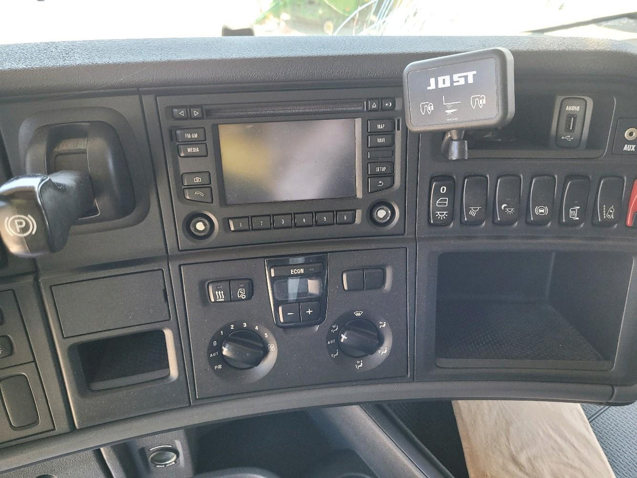 Tractor unit SCANIA R410: picture 12