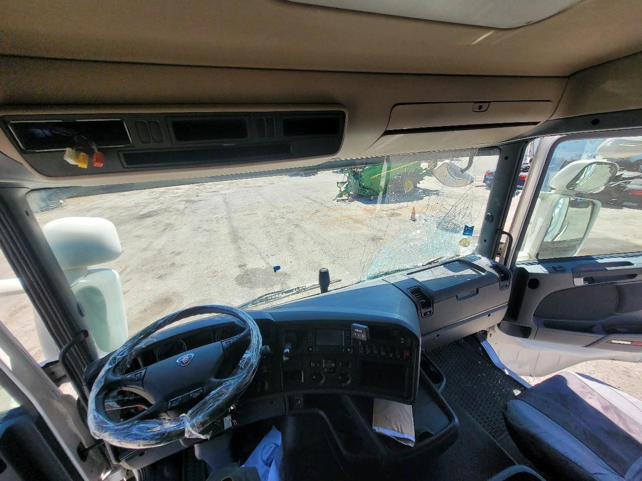 Tractor unit SCANIA R410: picture 11