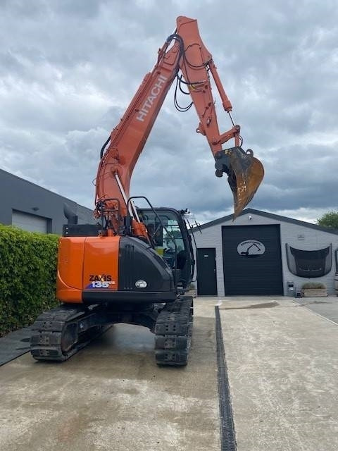 Hitachi 135US-6 - Crawler excavator: picture 5 Hitachi 135US-6 - Crawler excavator: picture 5