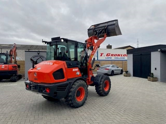 Wheel loader Kubota R 090: picture 10