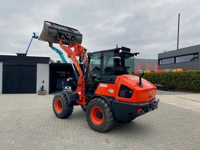 Wheel loader Kubota R 090: picture 8
