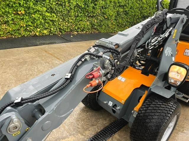 Wheel loader Kubota R 090: picture 28