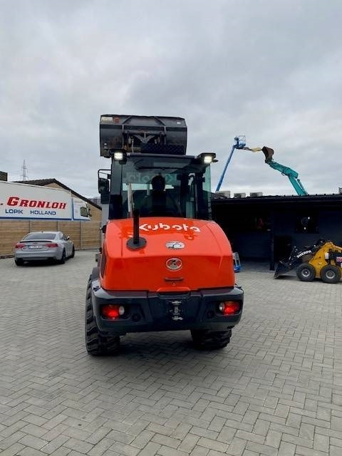 Wheel loader Kubota R 090: picture 9