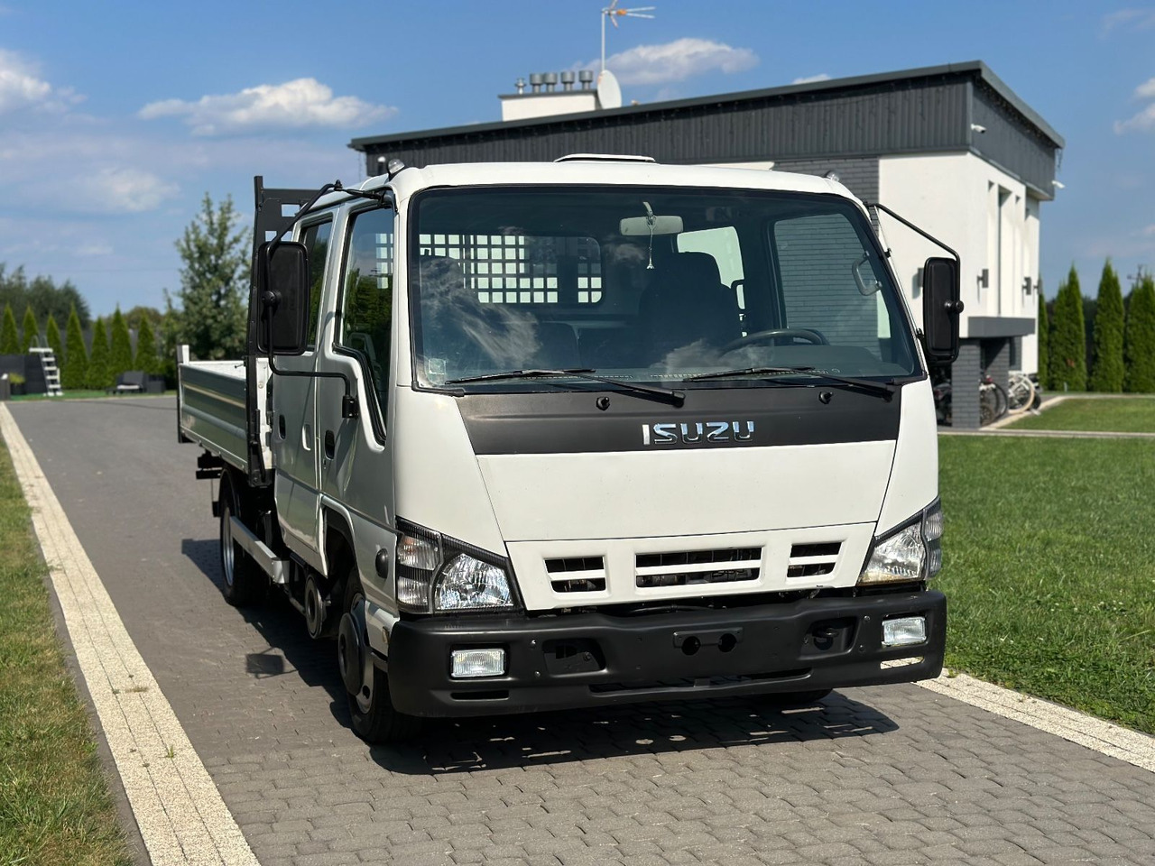 Isuzu 35 N TIPPER 3-SIDE KIPPER DOUBLE CABIN - Tipper van, Combi van: picture 3 Isuzu 35 N TIPPER 3-SIDE KIPPER DOUBLE CABIN - Tipper van, Combi van: picture 3
